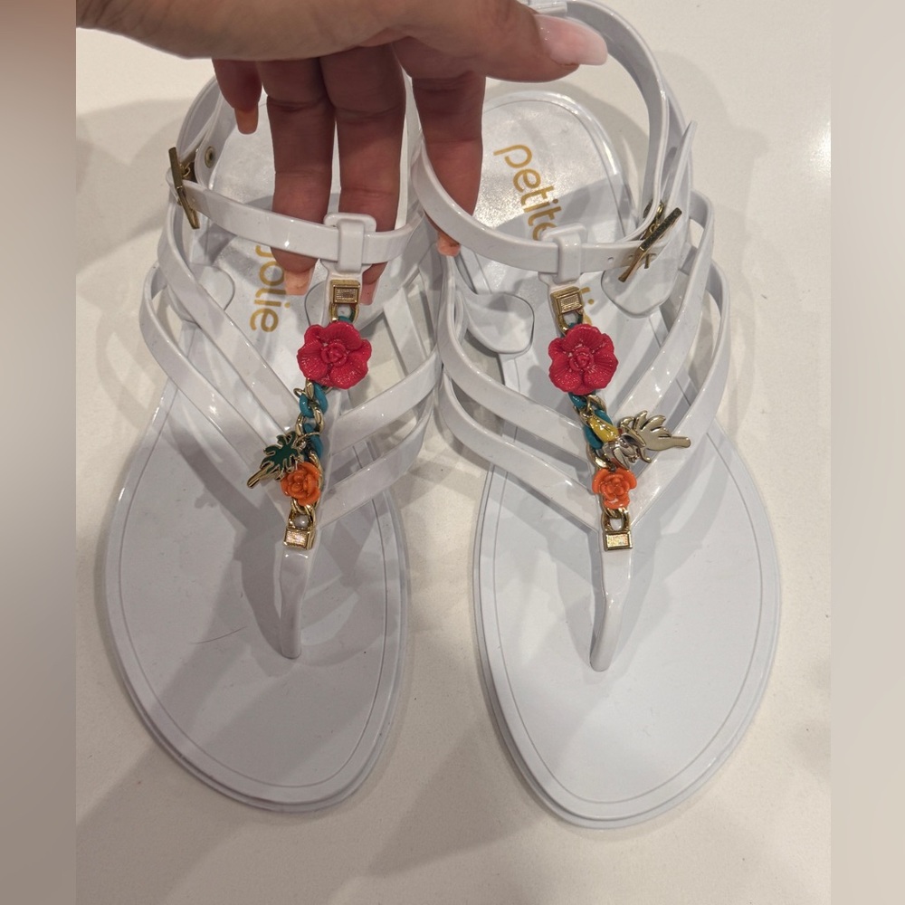 Pre-owned super unique jelly sandals available in size 40.